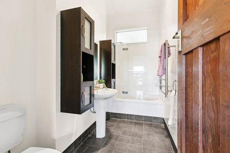 Photo of property in 196 Townsend Road, Miramar, Wellington, 6022