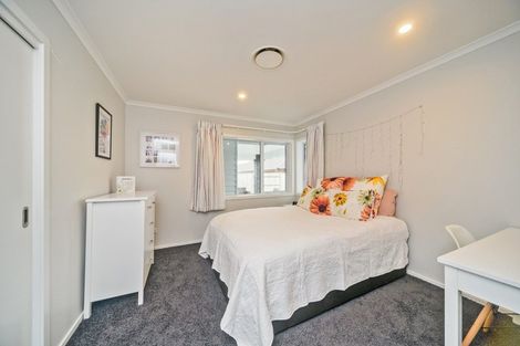 Photo of property in 10 Gibraltar Way, Fitzherbert, Palmerston North, 4410