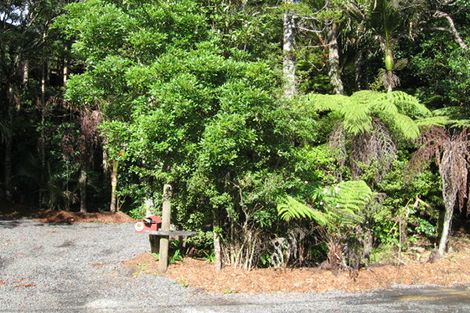 Photo of property in 90 Scenic Drive, Titirangi, Auckland, 0604