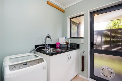 Photo of property in 11 Mcilwaine Place, Marton, 4710