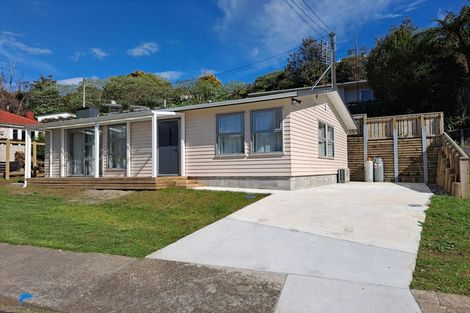 Photo of property in 62 Seaview Road, Marfell, New Plymouth, 4310