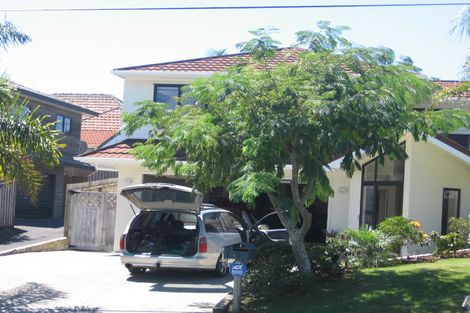 Photo of property in 2/12 Tobruk Crescent, Milford, Auckland, 0620