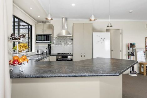 Photo of property in 2/312 Wairau Road, Glenfield, Auckland, 0629