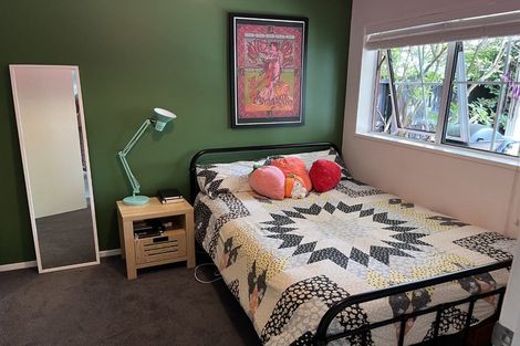 Photo of property in 50 Saint Andrews Square, Strowan, Christchurch, 8052