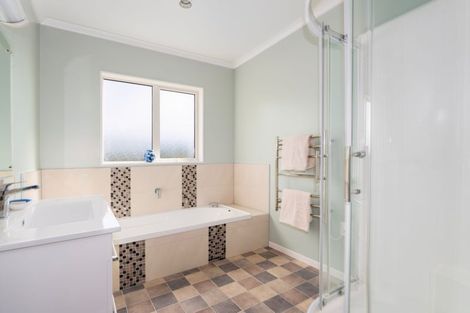 Photo of property in 8 Bluejacket Place, Whitby, Porirua, 5024