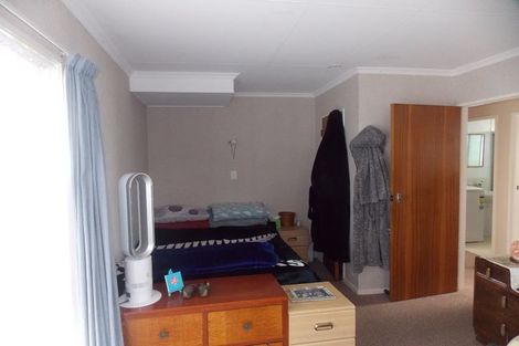 Photo of property in 31 Hillcrest Drive, Kelvin Grove, Palmerston North, 4414