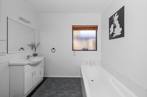 Photo of property in 17 Penlington Place, Havelock North, 4130