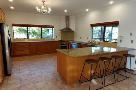 Photo of property in 27 Mansion Court, West Harbour, Auckland, 0618