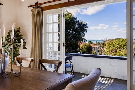 Photo of property in 4 Kitchener Terrace, Moturoa, New Plymouth, 4310