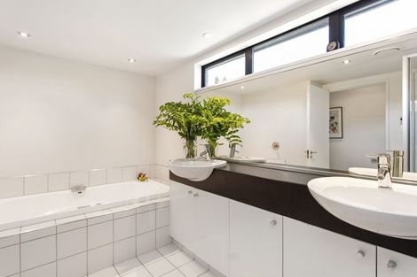 Photo of property in 77 Puriri Street, Riccarton, Christchurch, 8041