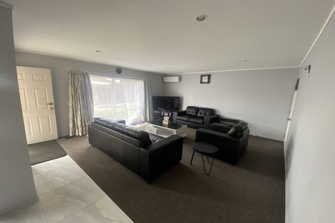 Photo of property in 100 Manuroa Road, Takanini, 2112