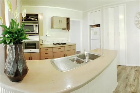 Photo of property in 98 Glenpark Avenue, Frankleigh Park, New Plymouth, 4310