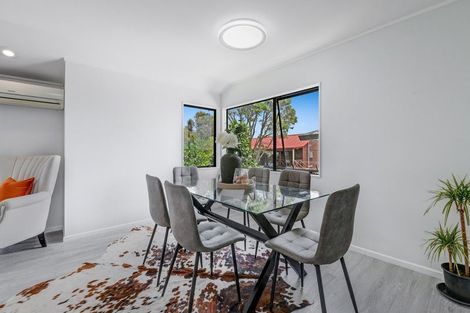 Photo of property in 2/20 Bronzewing Terrace, Unsworth Heights, Auckland, 0632