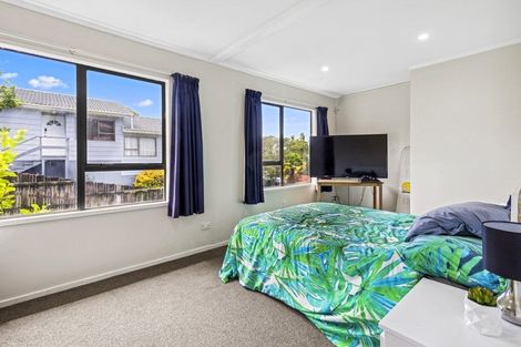 Photo of property in 17 Jenanne Place, Totara Vale, Auckland, 0629