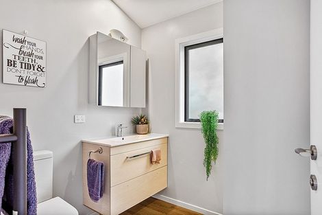 Photo of property in 8 Bosun Place, Te Atatu Peninsula, Auckland, 0610