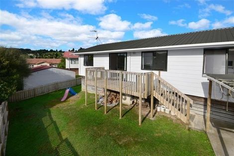 Photo of property in 3 Empressa Heights, Helensville, 0800