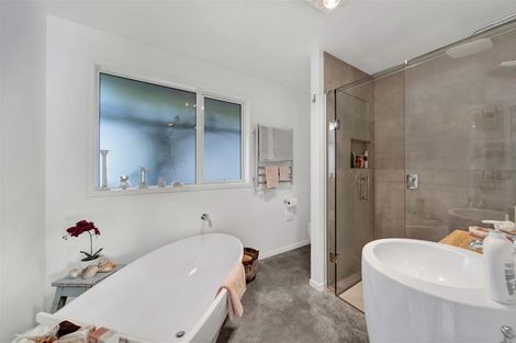 Photo of property in 2 Mercade Close, Stratford, 4332