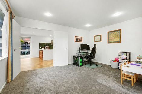 Photo of property in 9 Ordley Grove, Tawa, Wellington, 5028