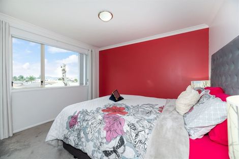 Photo of property in 137 Te Atatu Road, Te Atatu South, Auckland, 0610