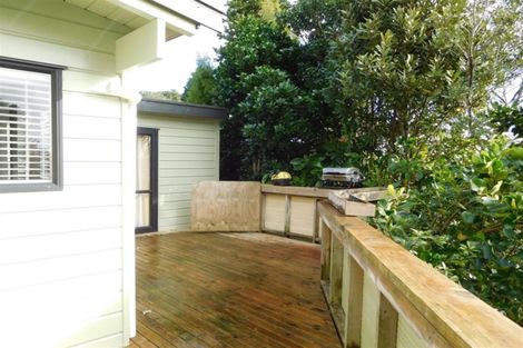 Photo of property in 28 Sunset Road, Unsworth Heights, Auckland, 0632