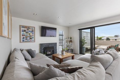 Photo of property in 77 Pohutukawa Place, Bell Block, New Plymouth, 4312