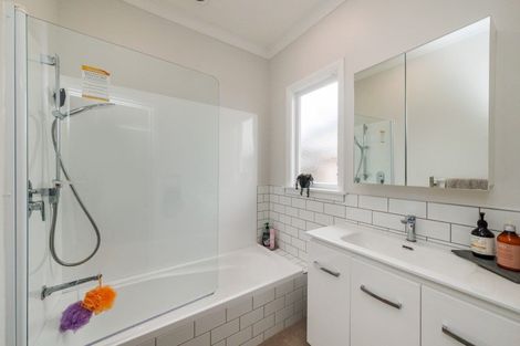 Photo of property in 13 Featherston Street, Takaro, Palmerston North, 4412