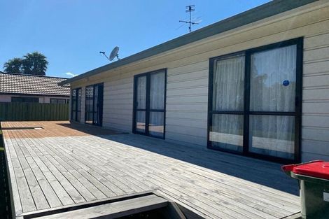 Photo of property in 19 Manuroa Road, Takanini, 2112