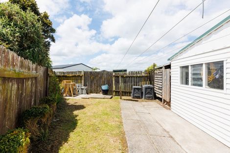 Photo of property in 3 Forbes Place, Kelvin Grove, Palmerston North, 4414