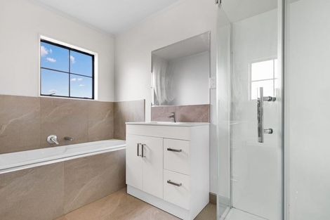 Photo of property in 14 Imperial Place, Henderson, Auckland, 0612