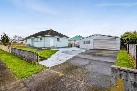 Photo of property in 1 Malone Place, Hawera, 4610