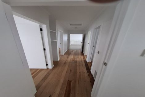 Photo of property in 28 Plumley Crescent, Mangere, Auckland, 2022