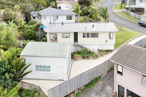 Photo of property in 22 Deverell Place, Northcross, Auckland, 0632