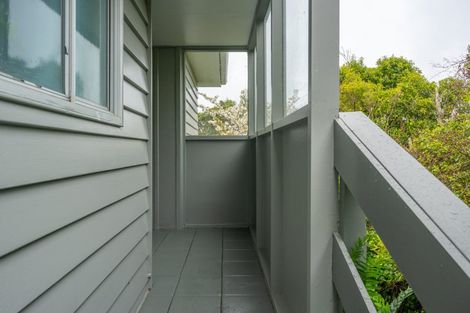 Photo of property in 32 Thurleigh Grove, Karori, Wellington, 6012