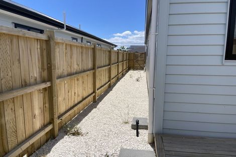 Photo of property in 22 Karihi Road, Karaka, 2113