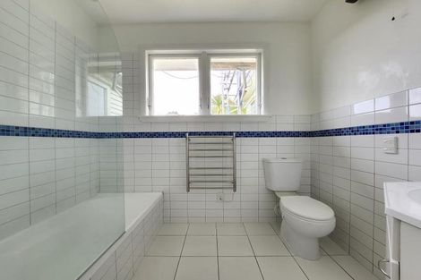 Photo of property in 23 Pinkerton Grove, Newlands, Wellington, 6037