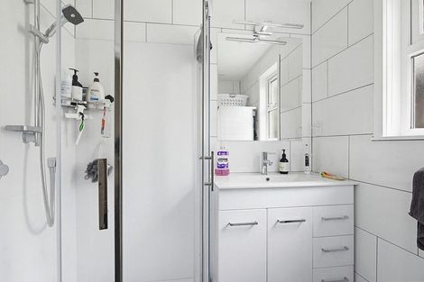 Photo of property in 112b Newlands Road, Newlands, Wellington, 6037