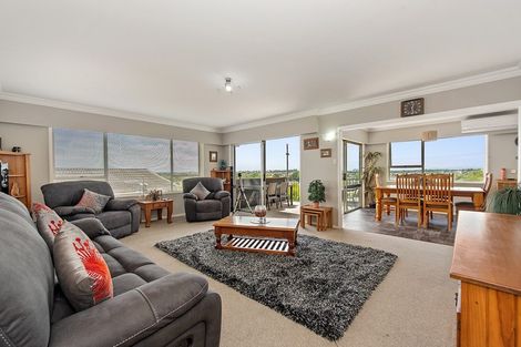 Photo of property in 25 Russleigh Drive, Dinsdale, Hamilton, 3204