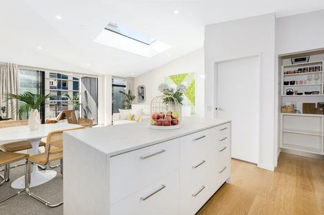 Photo of property in 1/18 Oriental Terrace, Oriental Bay, Wellington, 6011