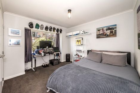 Photo of property in 32 Guildford Drive, Paraparaumu, 5032
