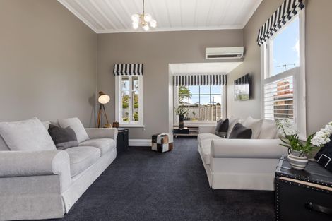 Photo of property in 155 Victoria Street, Cambridge, 3434