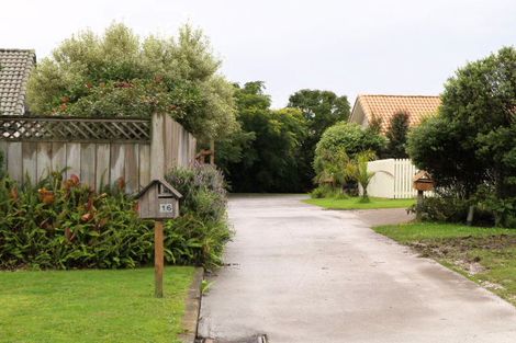 Photo of property in 18 Tolben Place, Golflands, Auckland, 2013