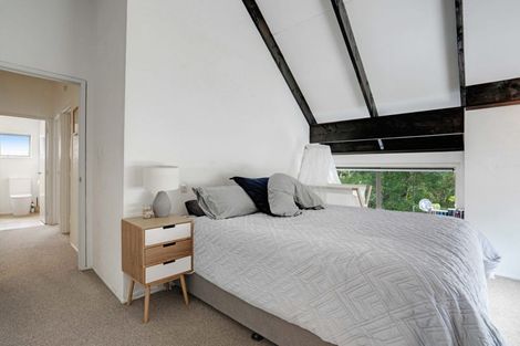 Photo of property in 2/5 Eugen Place, Bayview, Auckland, 0629