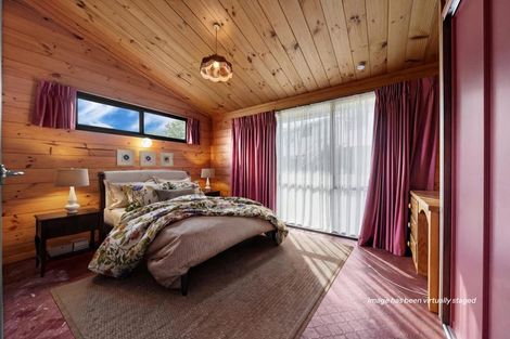 Photo of property in 2 Ensign Place, Hillcrest, Auckland, 0627