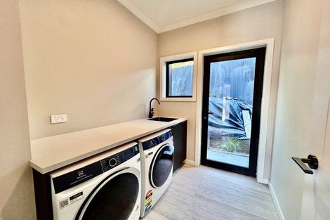 Photo of property in 93 Oak Road, Poraiti, Napier, 4112