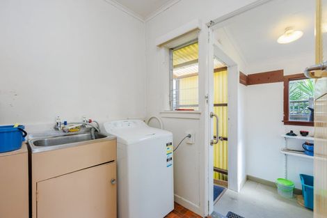 Photo of property in 1 Braemar Road, Rothesay Bay, Auckland, 0630