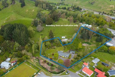 Photo of property in 48 Paraekaretu Street, Hunterville, 4730