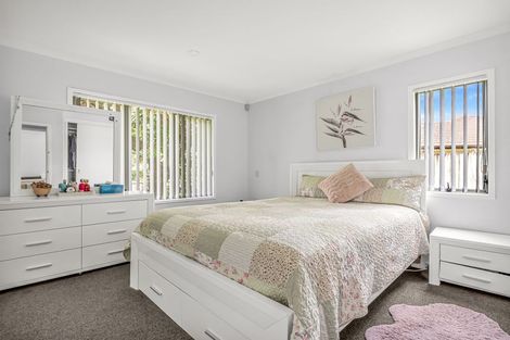 Photo of property in 92 Riverton Drive, Randwick Park, Auckland, 2105