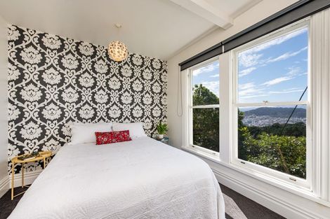 Photo of property in 74 Mortimer Terrace, Brooklyn, Wellington, 6021