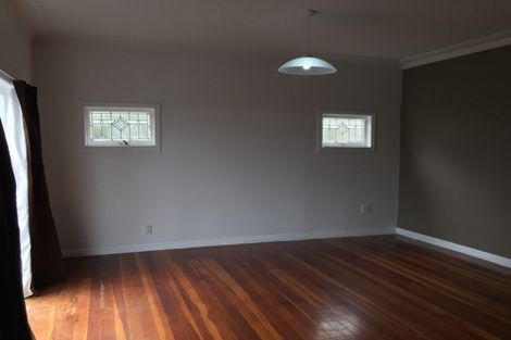 Photo of property in 3 Pleasant Road, Glen Eden, Auckland, 0602