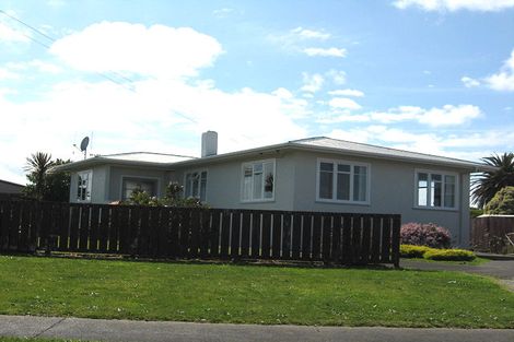 Photo of property in 20 Laird Street, Castlecliff, Whanganui, 4501